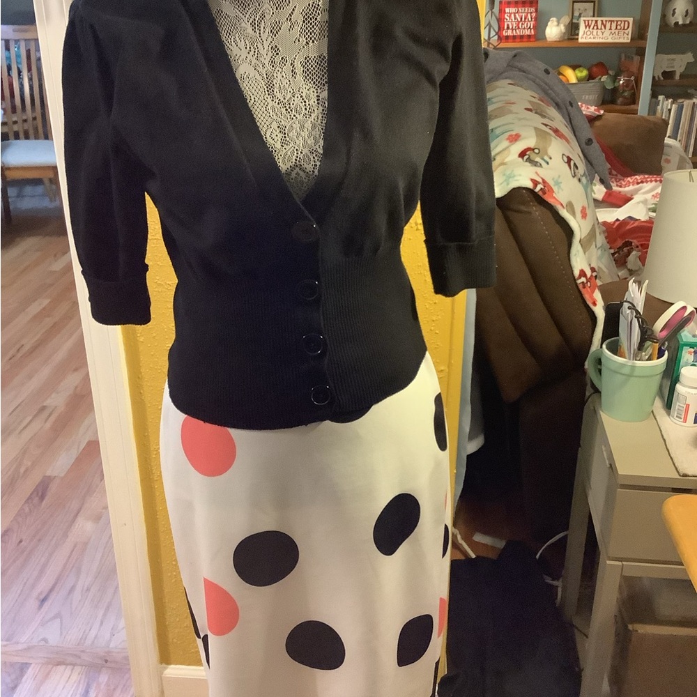 CHIC V NECK BLACK CARDIGAN SHORT SWEATER - Picture 6 of 6
